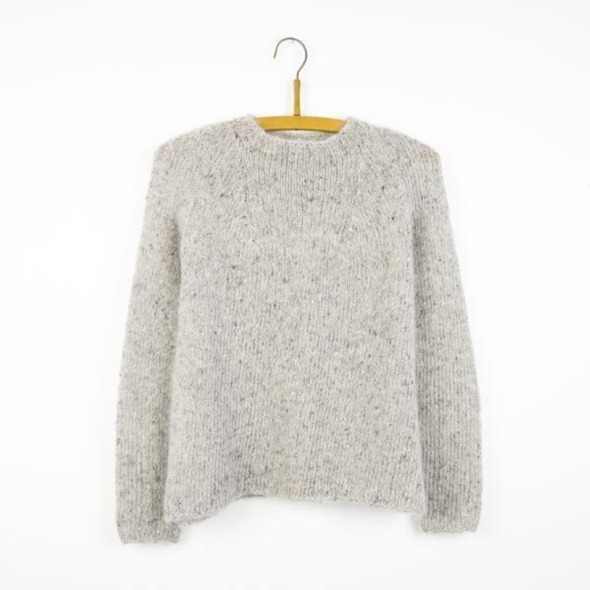 Bild på "No Name Pullover" stickad i Isager Tweed och Isager Silk Mohair.